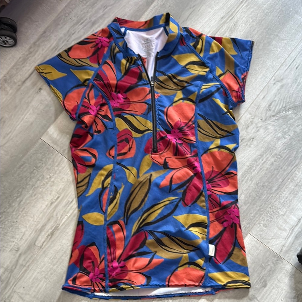 O’Neill swim top rashguard size medium